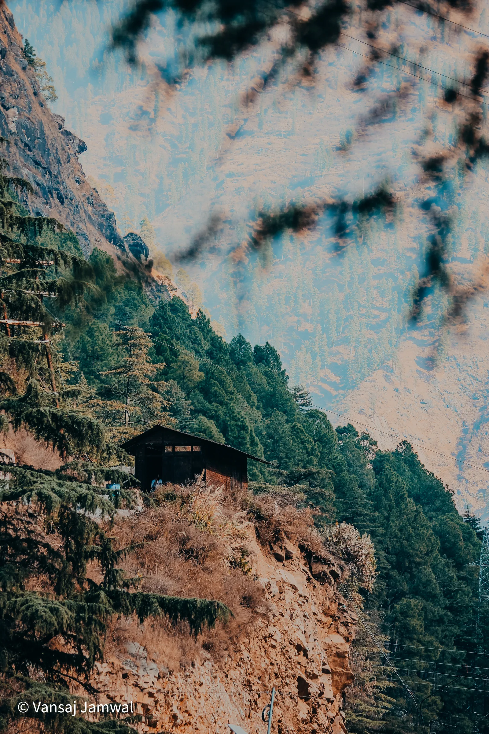 Kasol & Kheerganga: A hut on the valley slope